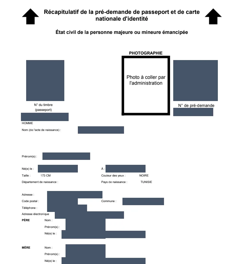 Récapitulatif de pré-demande de passeport et de carte nationale d'identité, avec les zones d'état civil masquées